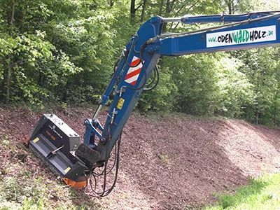 Stockfräsen und Mulchen an Böschungen für Gewerbe und Privat